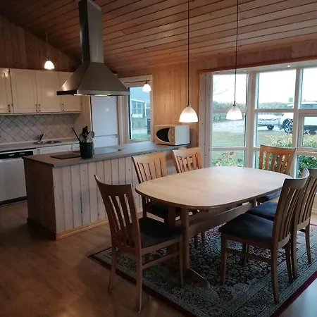 Dom wakacyjny Cozy Summer House By The And Forest,